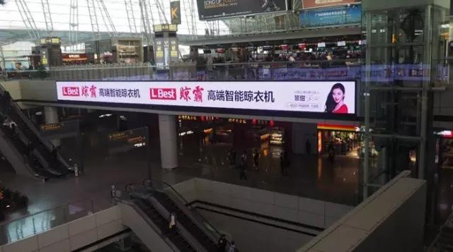 白云機場顯眼的晾霸廣告