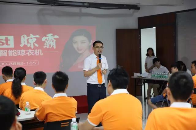 晾霸總經(jīng)理劉總做演講